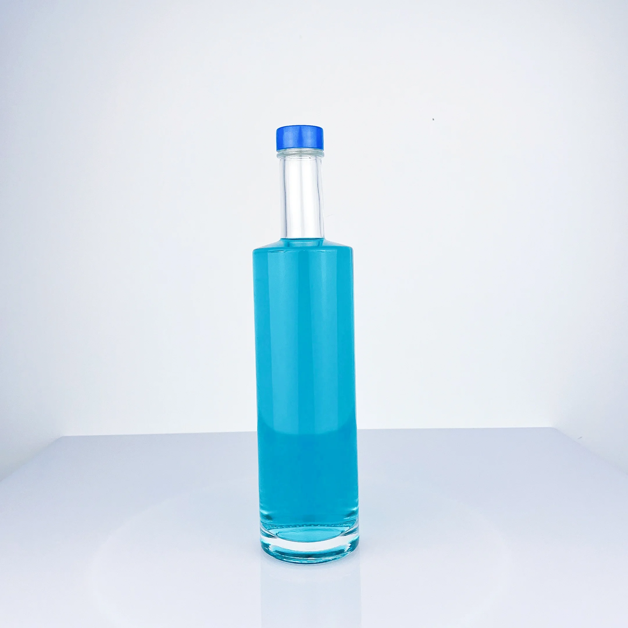 Botella de vidrio 700ml con tapa rosca